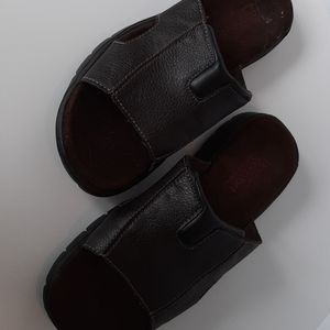 Brown leather memory foam sandals